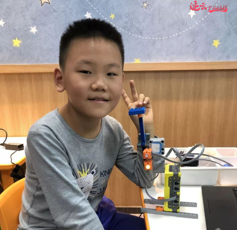 山东机器人编程：全世界都为孩子学习少儿编程而疯狂，“少儿编程”以风靡全球。(图8)