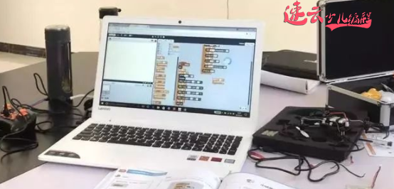 山东机器人编程：孩子学编程不是学代码而是学思维！~济南机器人编程~机器人编程(图2)